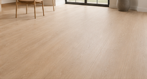 Suelo laminado Incoloro en un espacio luminoso